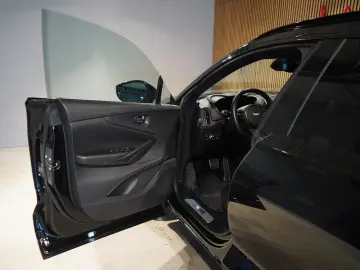 ASTON MARTIN DBX 4.0 V8 Sportabgas Body Pack Black 22 Zoll