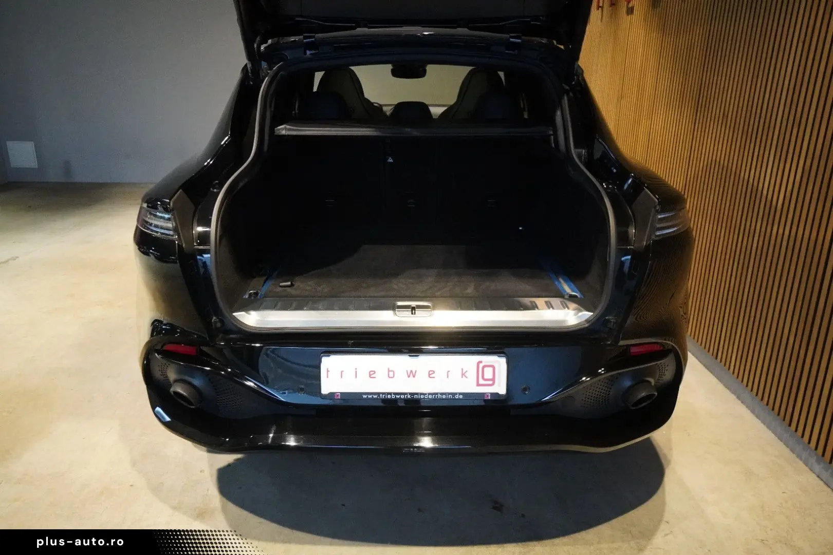 ASTON MARTIN DBX 4.0 V8 Sportabgas Body Pack Black 22 Zoll