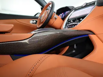 ASTON MARTIN DBX 4.0 V8   23    Sport Exhaust   AHK   Carbon