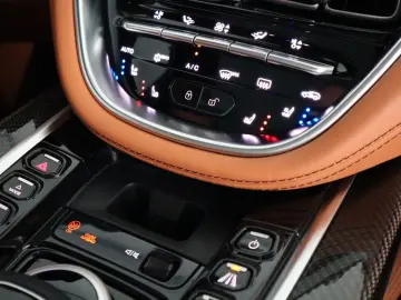 ASTON MARTIN DBX 4.0 V8   23    Sport Exhaust   AHK   Carbon