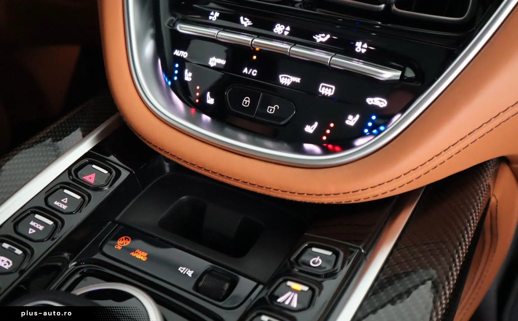 ASTON MARTIN DBX 4.0 V8   23    Sport Exhaust   AHK   Carbon