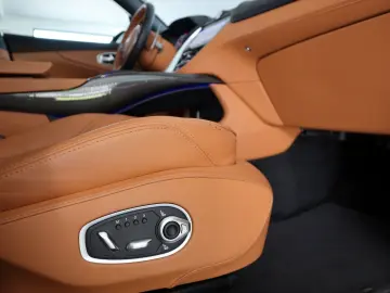 ASTON MARTIN DBX 4.0 V8   23    Sport Exhaust   AHK   Carbon