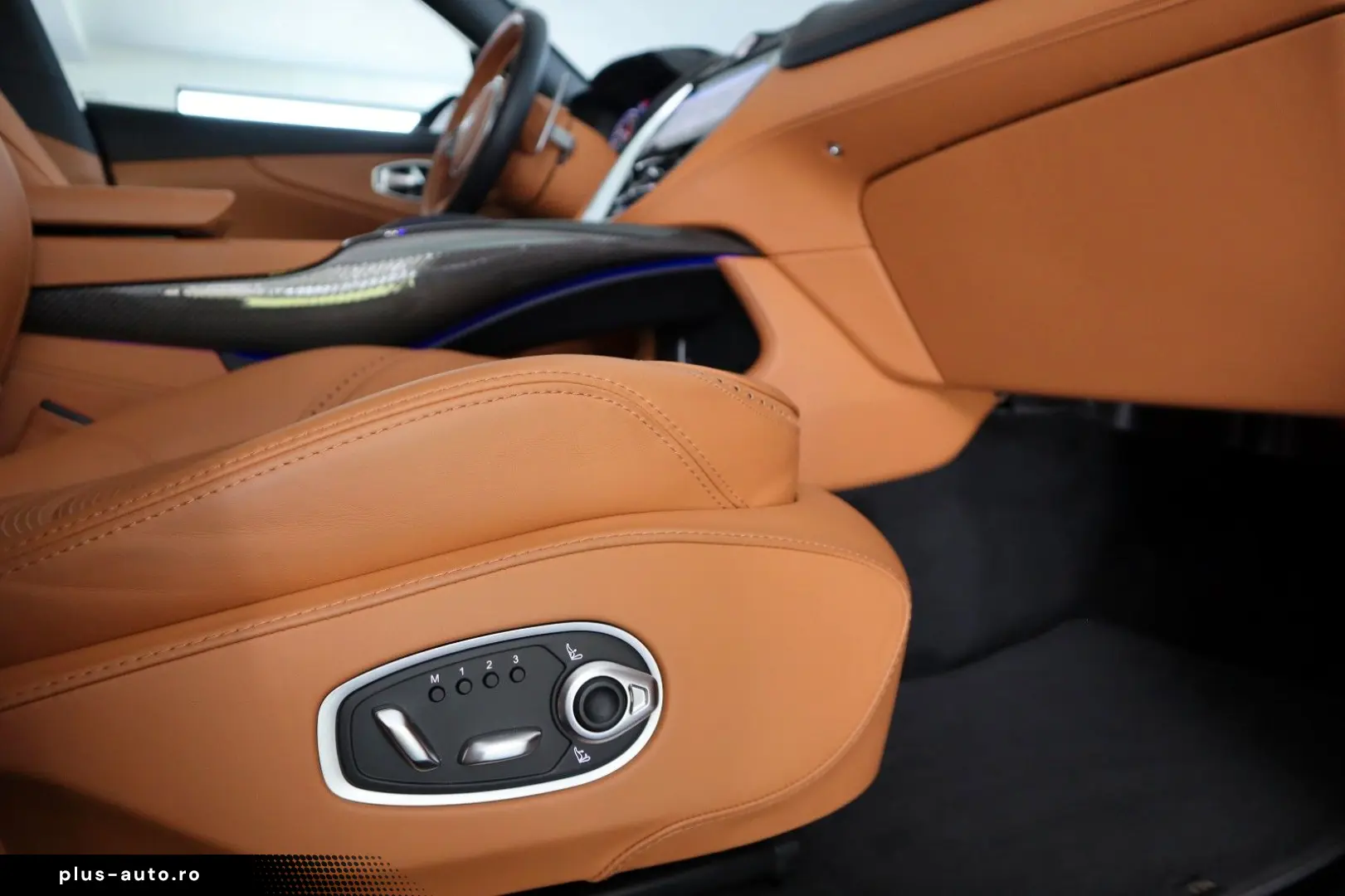 ASTON MARTIN DBX 4.0 V8   23    Sport Exhaust   AHK   Carbon