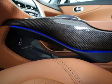 ASTON MARTIN DBX 4.0 V8   23    Sport Exhaust   AHK   Carbon