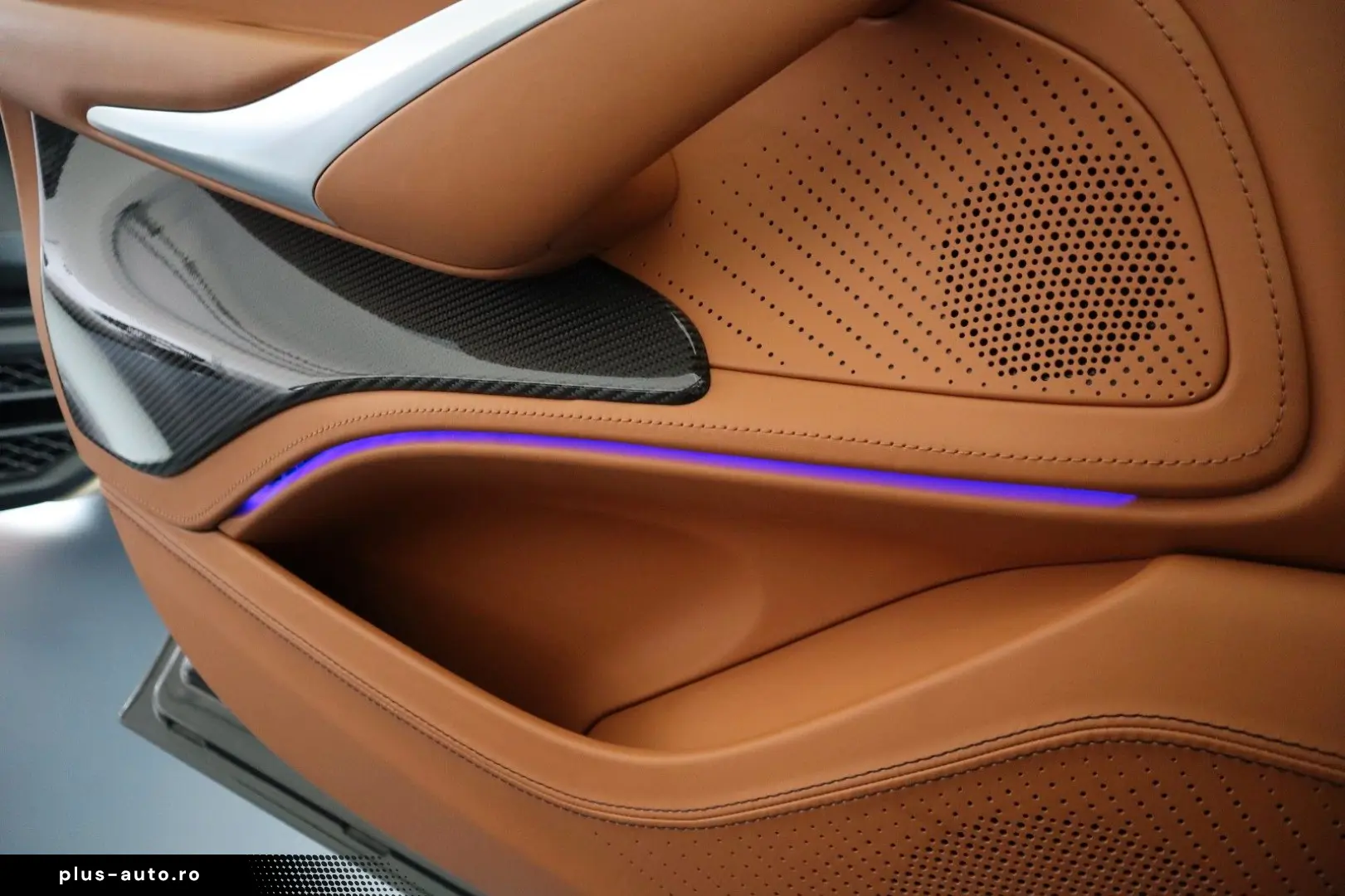 ASTON MARTIN DBX 4.0 V8   23    Sport Exhaust   AHK   Carbon