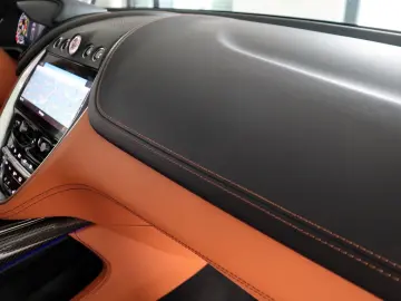 ASTON MARTIN DBX 4.0 V8   23    Sport Exhaust   AHK   Carbon