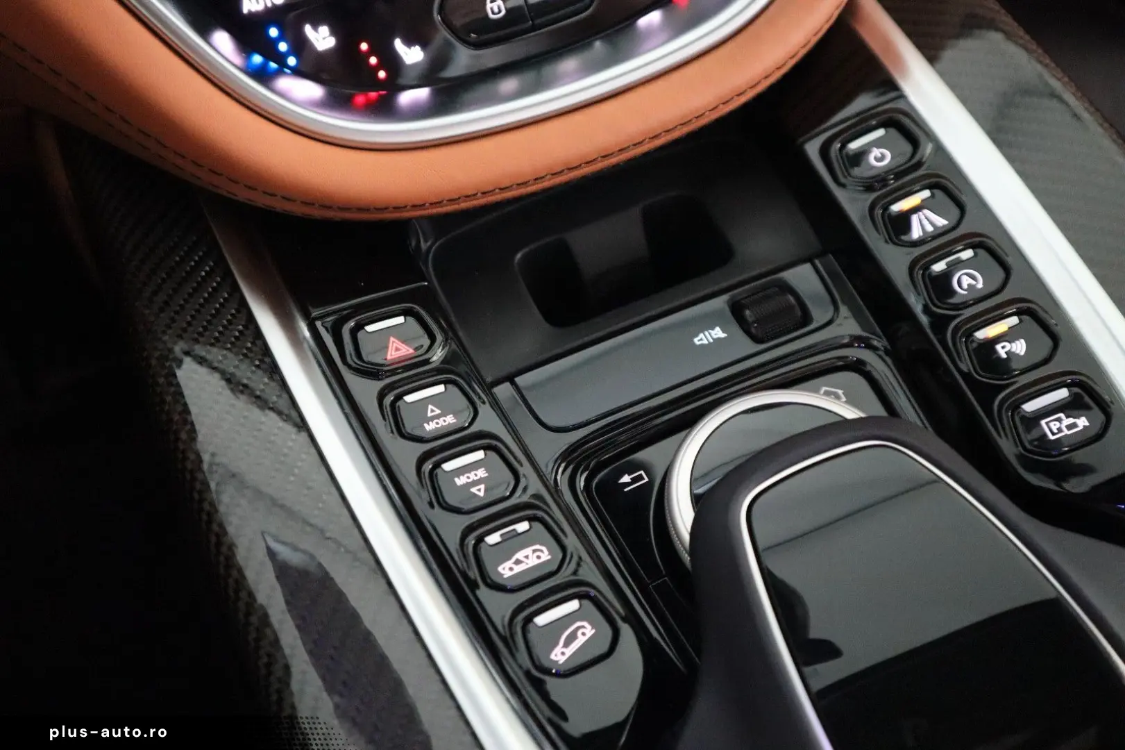 ASTON MARTIN DBX 4.0 V8   23    Sport Exhaust   AHK   Carbon