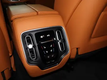 ASTON MARTIN DBX 4.0 V8   23    Sport Exhaust   AHK   Carbon