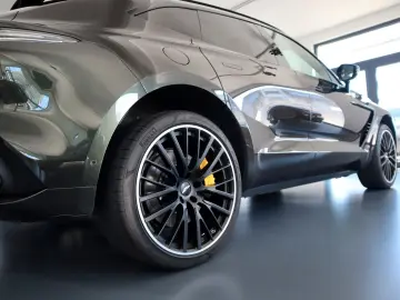 ASTON MARTIN DBX 4.0 V8   23    Sport Exhaust   AHK   Carbon