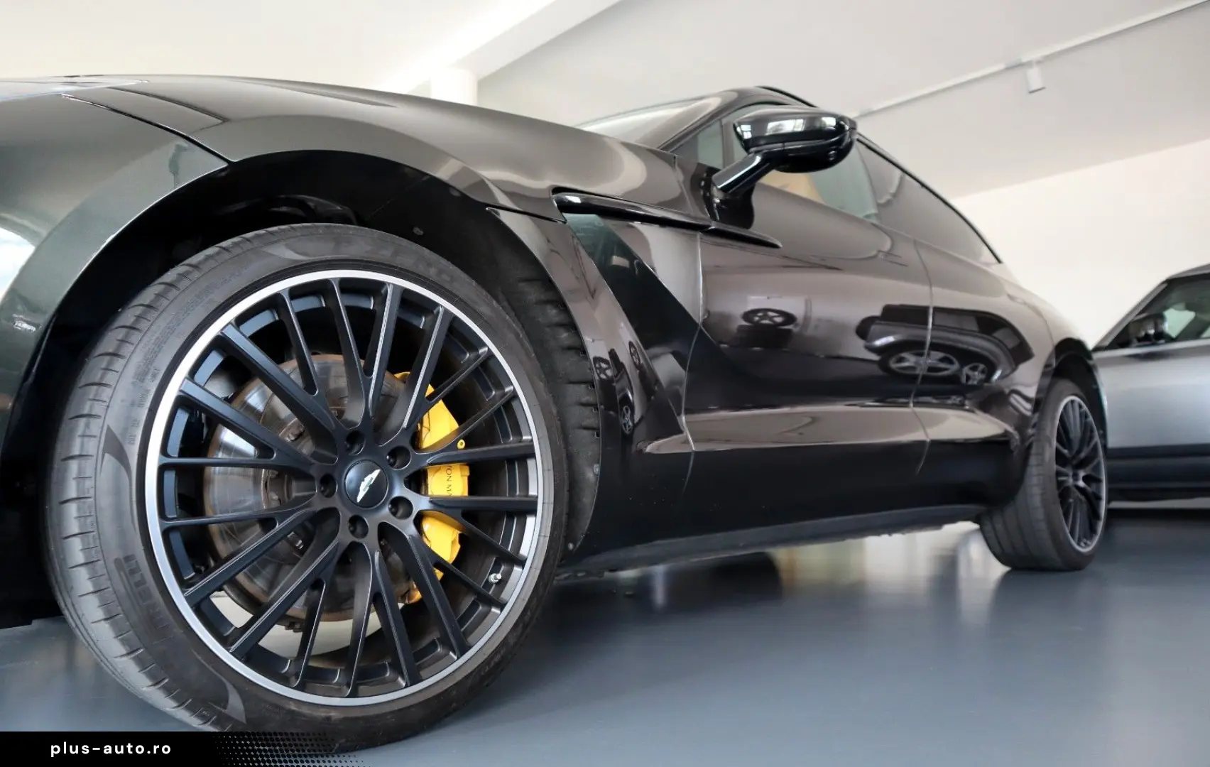 ASTON MARTIN DBX 4.0 V8   23    Sport Exhaust   AHK   Carbon