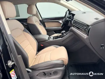 VW Touareg 3.0 TDI Elegance V6   StHZG  AHK  LUFTF.