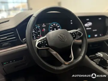 VW Touareg 3.0 TDI Elegance V6   StHZG  AHK  LUFTF.