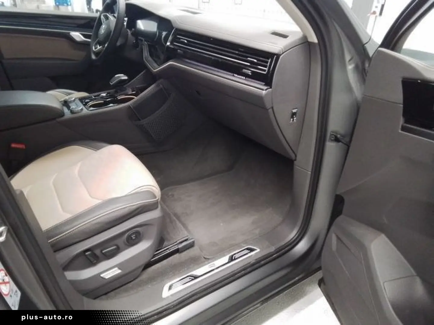 VW Touareg R-LINE BLACK 3.0TSI 340PS NP.122T STDHZG