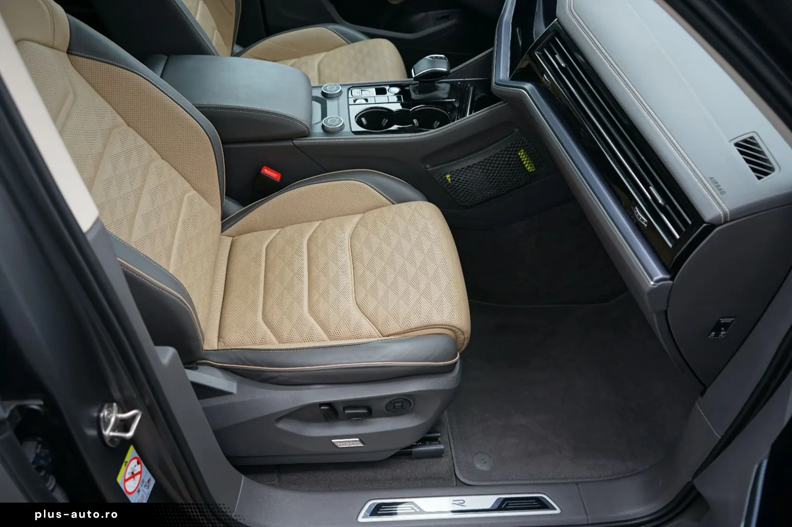 VW Touareg 3.0 TDI SCR  210 kW 4Mot R-Line-Pano.Luf