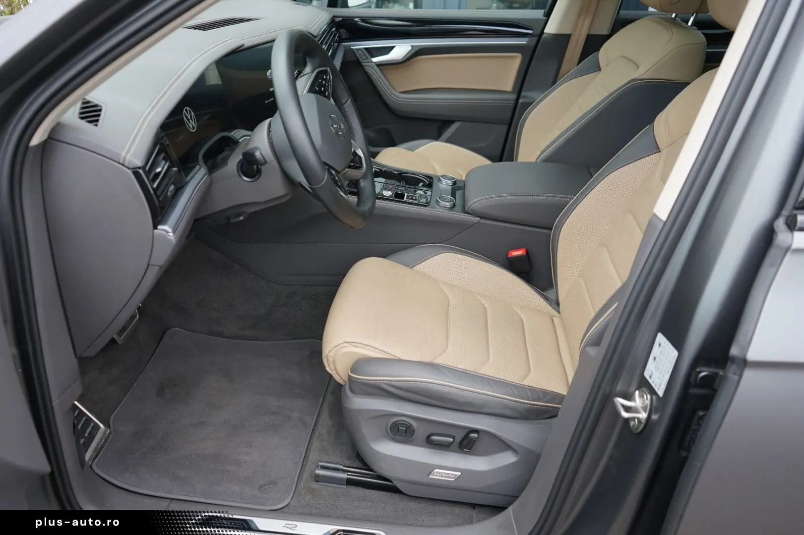 VW Touareg 3.0 TDI SCR  210 kW 4Mot R-Line-Pano.Luf