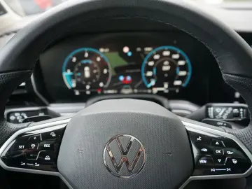 VW Touareg 3.0 TDI SCR  210 kW 4Mot R-Line-Pano.Luf