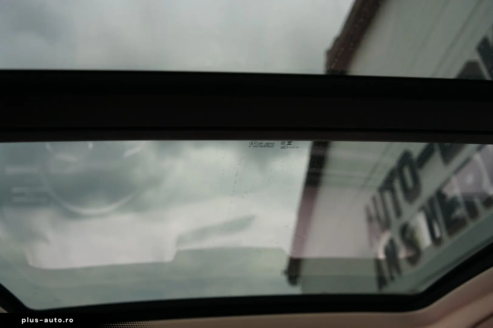 VW Touareg 3.0 TDI SCR  210 kW 4Mot R-Line-Pano.Luf