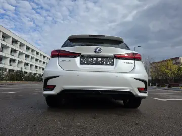 Lexus CT 200h