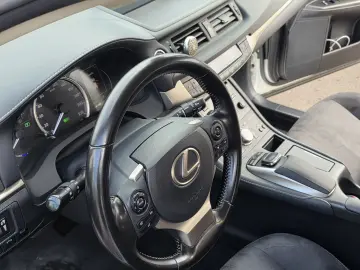 Lexus CT 200h