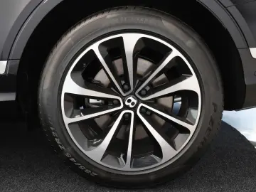 BENTLEY Bentayga 4.0 V8 EWB 4WD Autom.