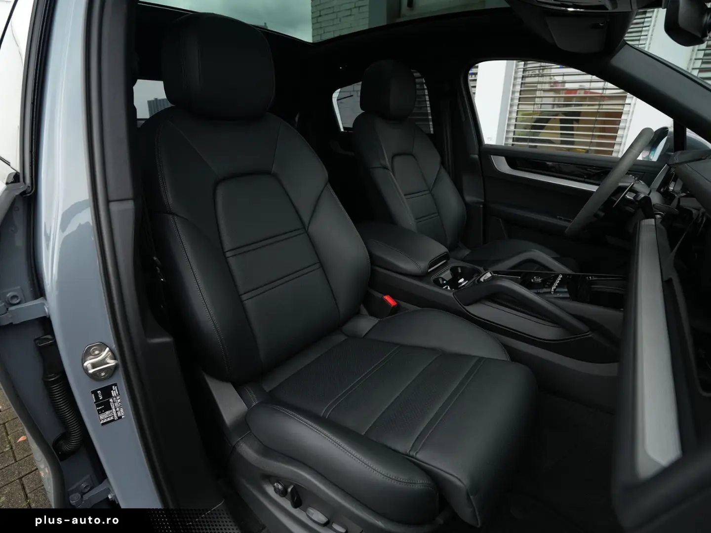 PORSCHE E-Hybrid Coupé SPORTDESIGN-PAKET-SPORTABGAS-VOLL