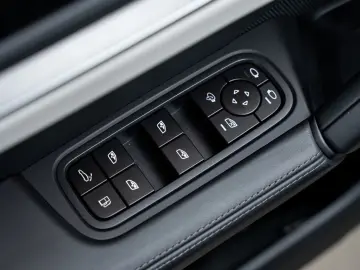 PORSCHE Cayenne E-Hybrid Coupé