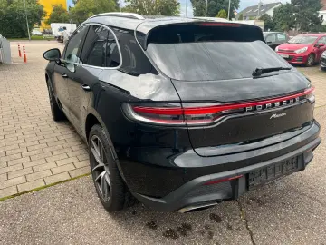 PORSCHE Macan Basis