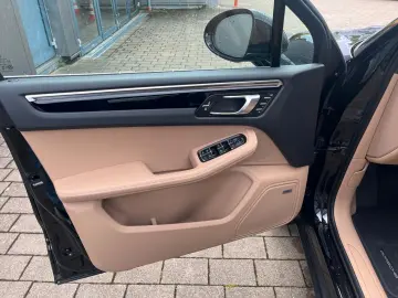 PORSCHE Macan Basis