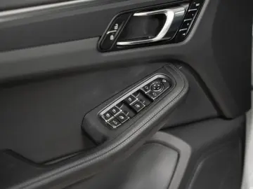 PORSCHE Macan T Panorama Surround View