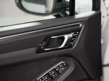 PORSCHE Macan T Panorama Surround View