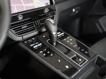 PORSCHE Macan T Panorama Surround View