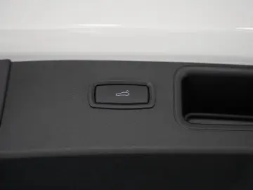 PORSCHE Macan T Panorama Surround View