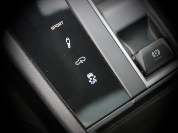 PORSCHE Macan 2.0 18Wege Pano Kamera Bose ACC LED 20