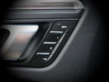 PORSCHE Macan 2.0 18Wege Pano Kamera Bose ACC LED 20