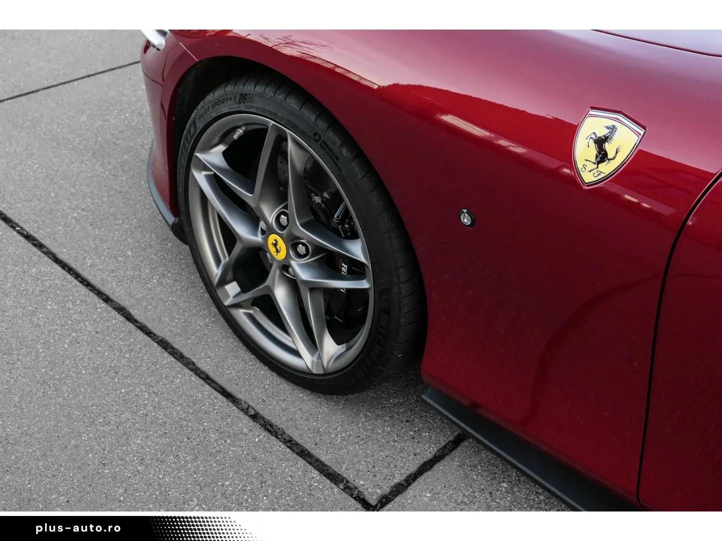 FERRARI Roma  ADAS Carbon LED Alcantara JBL MagneRide Ma