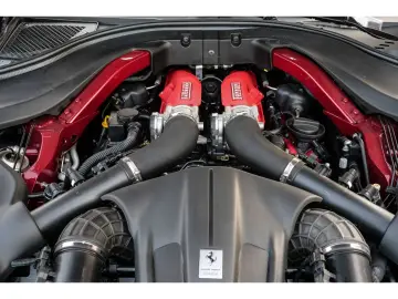 FERRARI Roma  ADAS Carbon LED Alcantara JBL MagneRide Ma