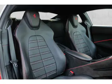 FERRARI Roma  ADAS Carbon LED Alcantara JBL MagneRide Ma
