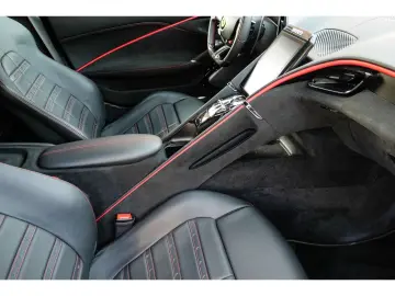 FERRARI Roma  ADAS Carbon LED Alcantara JBL MagneRide Ma
