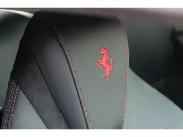 FERRARI Roma  ADAS Carbon LED Alcantara JBL MagneRide Ma