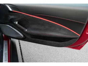 FERRARI Roma  ADAS Carbon LED Alcantara JBL MagneRide Ma