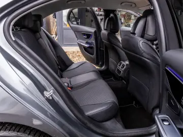 MERCEDES-BENZ C 300 e    9G-TRONIC    Avantgarde    313cp