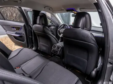 MERCEDES-BENZ C 300 e    9G-TRONIC    Avantgarde    313cp