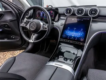 MERCEDES-BENZ C 300 e    9G-TRONIC    Avantgarde    313cp