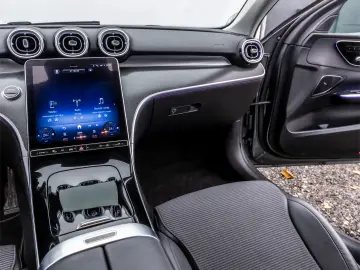 MERCEDES-BENZ C 300 e    9G-TRONIC    Avantgarde    313cp