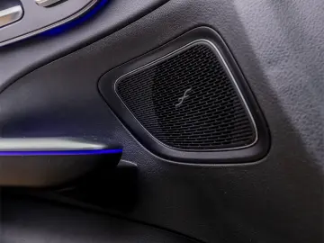 MERCEDES-BENZ C 300 e    9G-TRONIC    Avantgarde    313cp