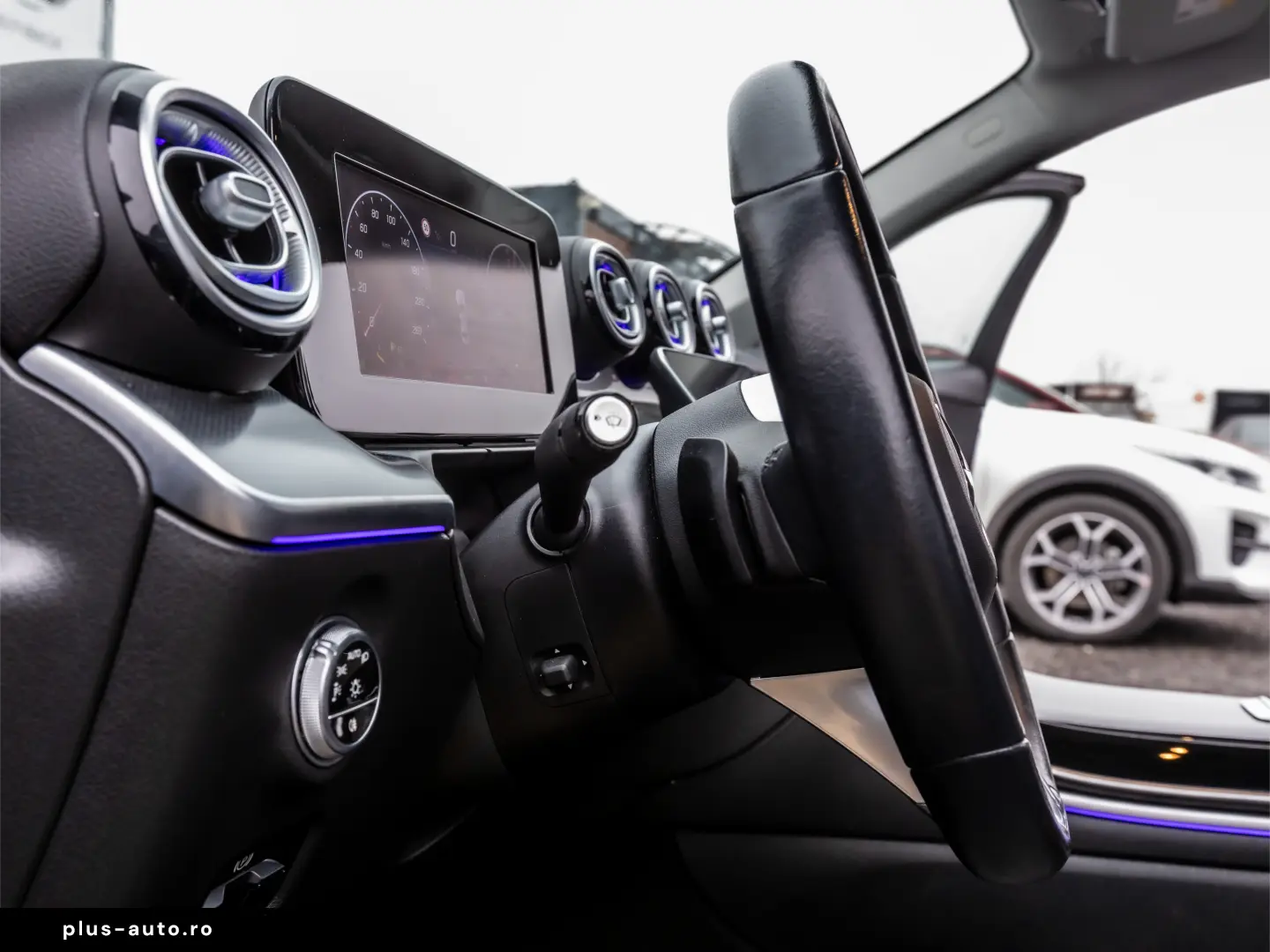 MERCEDES-BENZ C 300 e    9G-TRONIC    Avantgarde    313cp