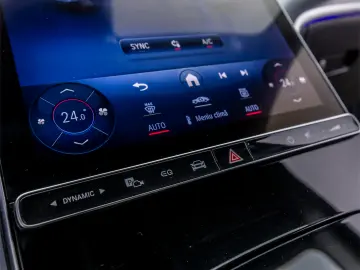 MERCEDES-BENZ C 300 e    9G-TRONIC    Avantgarde    313cp