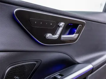 MERCEDES-BENZ C 300 e    9G-TRONIC    Avantgarde    313cp