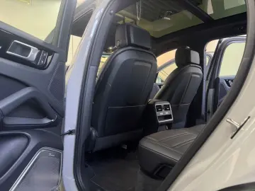 PORSCHE Cayenne Hybrid Kreide Massage Burmester Sitzluft