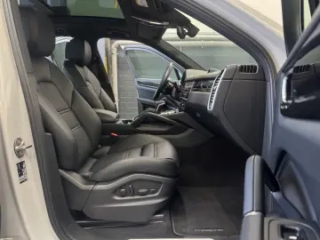 PORSCHE Cayenne Hybrid Kreide Massage Burmester Sitzluft